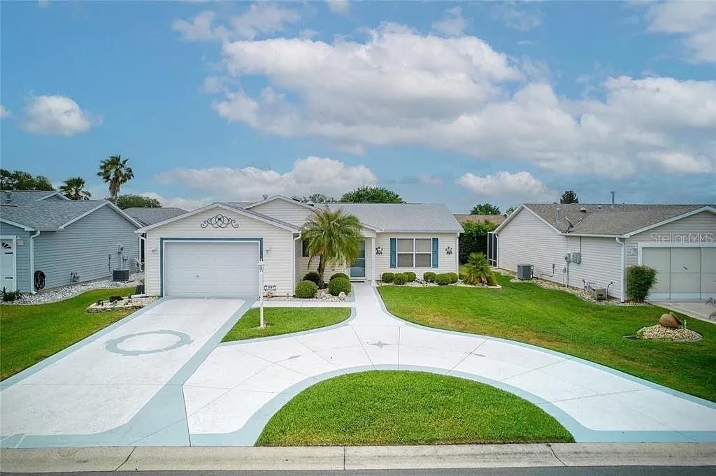 Recently Rented: $1,900 (2 beds, 2 baths, 1210 Square Feet)