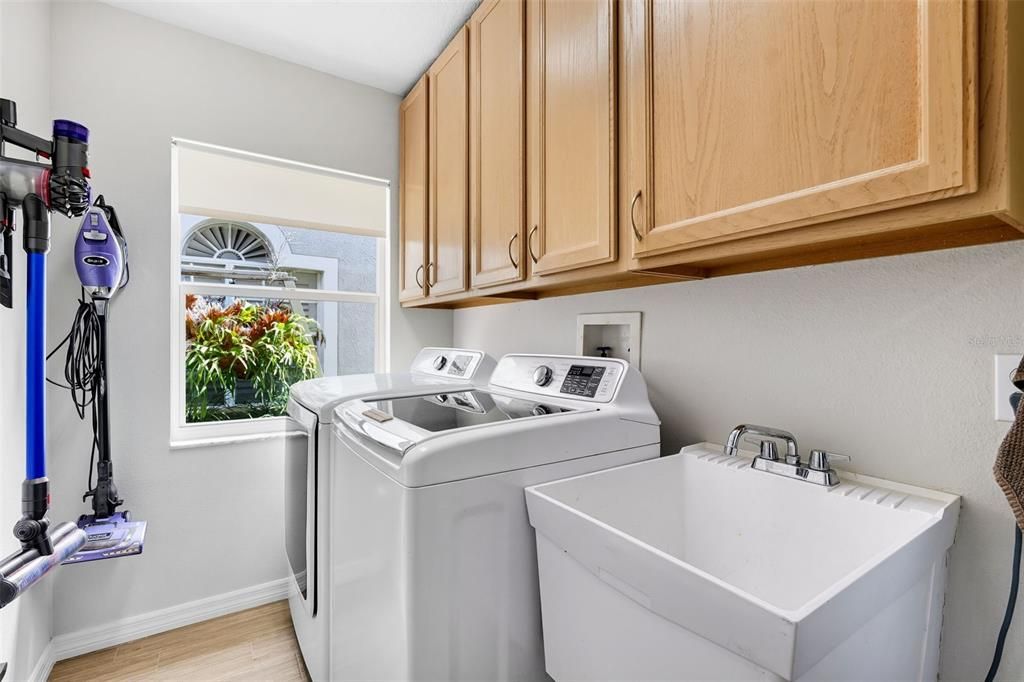 Active With Contract: $850,000 (4 beds, 3 baths, 2898 Square Feet)