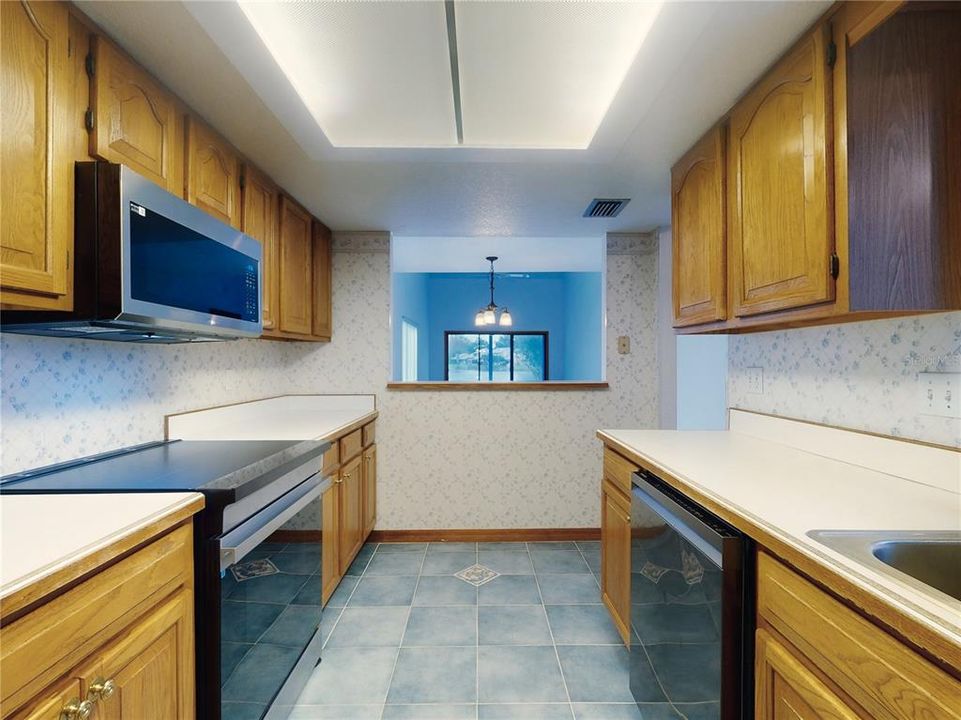 待售: $272,000 (2 贝兹, 2 浴室, 1830 平方英尺)