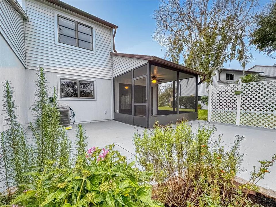 待售: $272,000 (2 贝兹, 2 浴室, 1830 平方英尺)