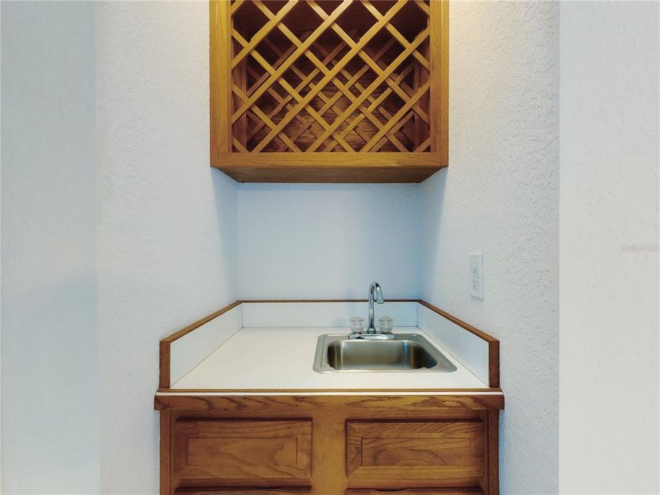 待售: $272,000 (2 贝兹, 2 浴室, 1830 平方英尺)