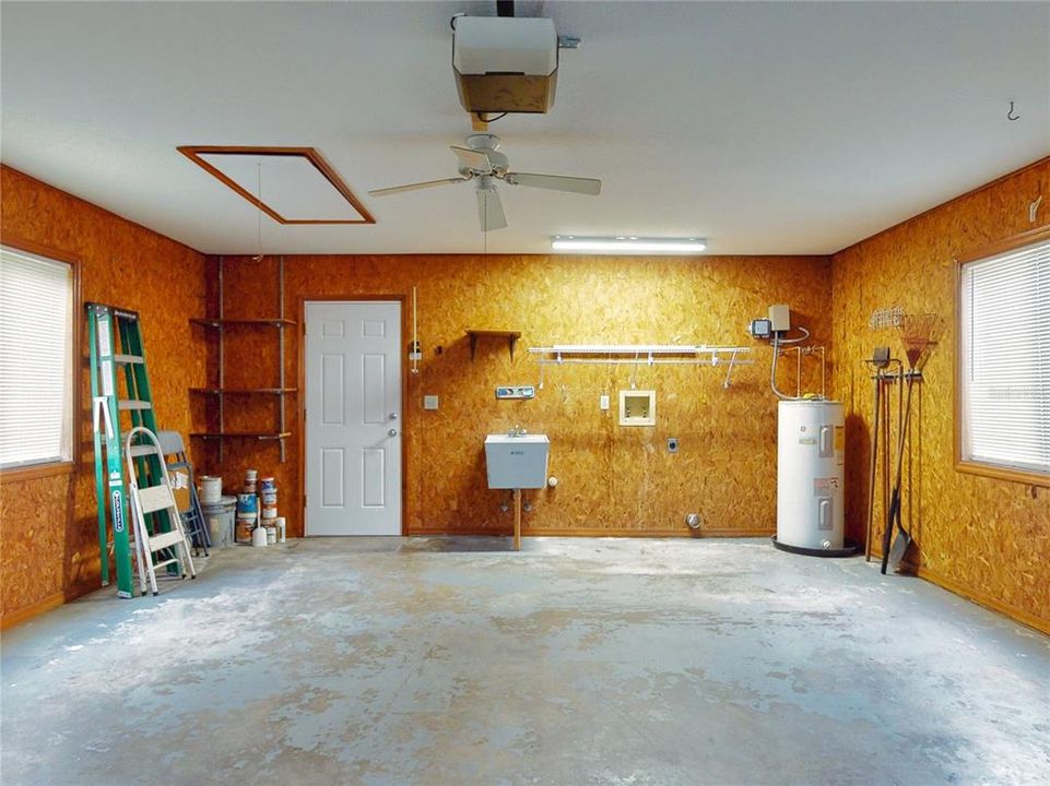 待售: $272,000 (2 贝兹, 2 浴室, 1830 平方英尺)