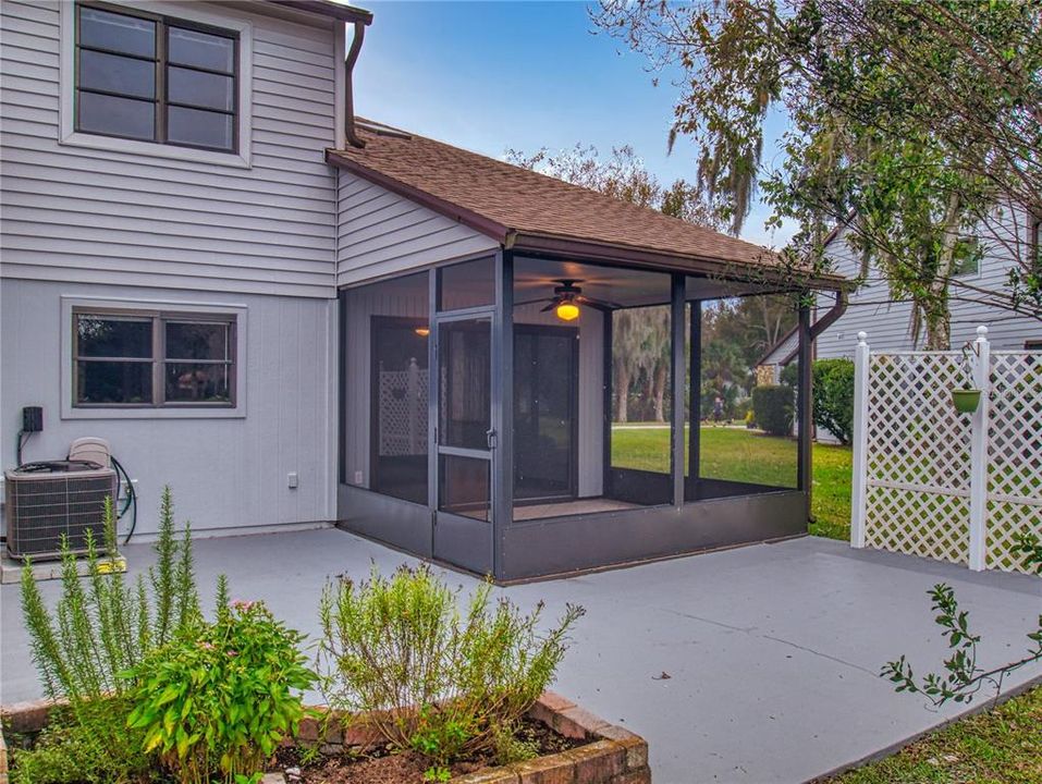 待售: $272,000 (2 贝兹, 2 浴室, 1830 平方英尺)