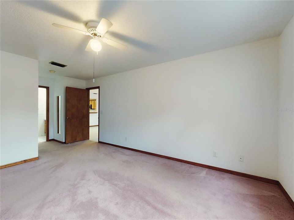 待售: $272,000 (2 贝兹, 2 浴室, 1830 平方英尺)