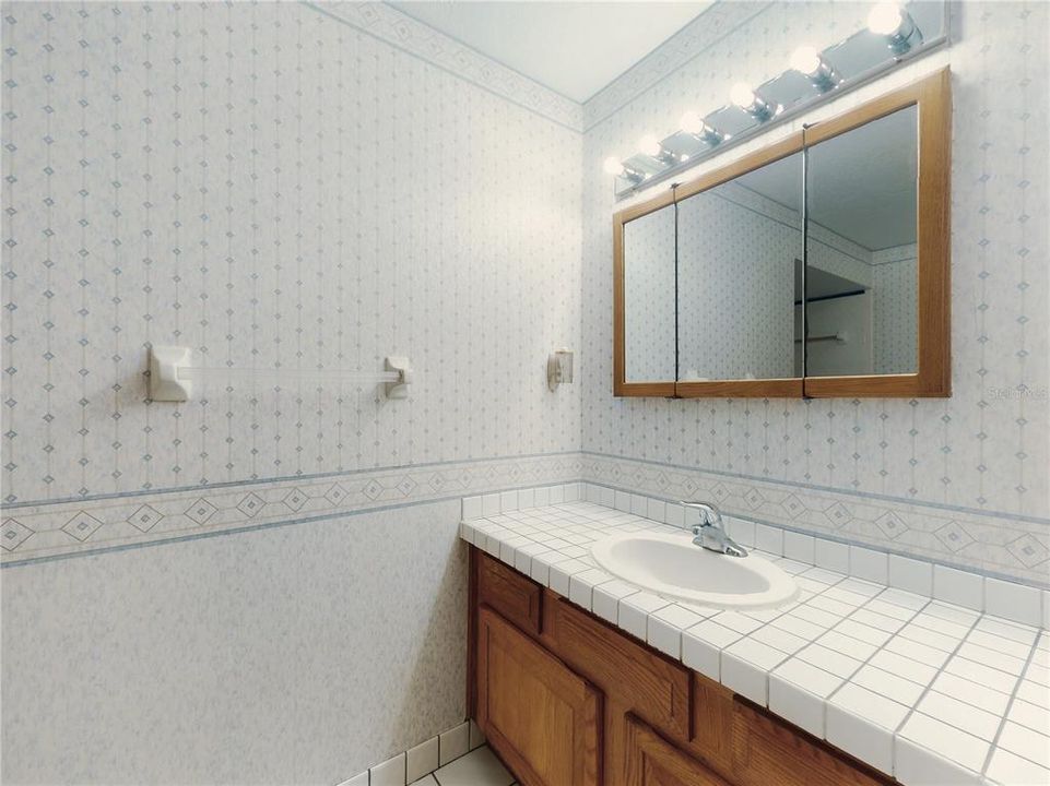 待售: $272,000 (2 贝兹, 2 浴室, 1830 平方英尺)