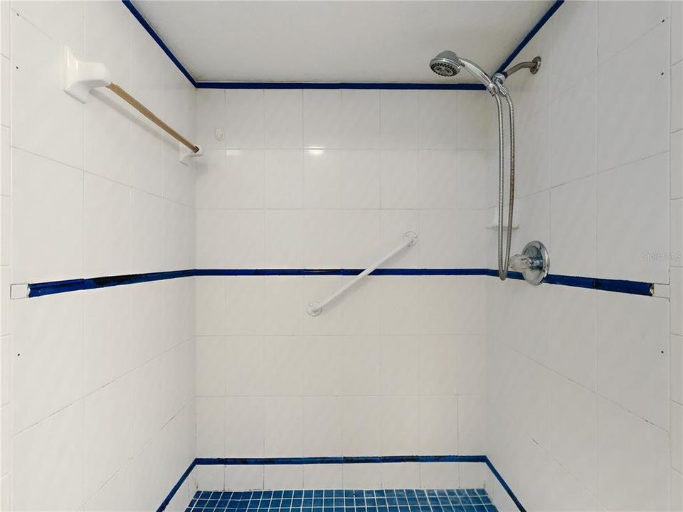 待售: $272,000 (2 贝兹, 2 浴室, 1830 平方英尺)