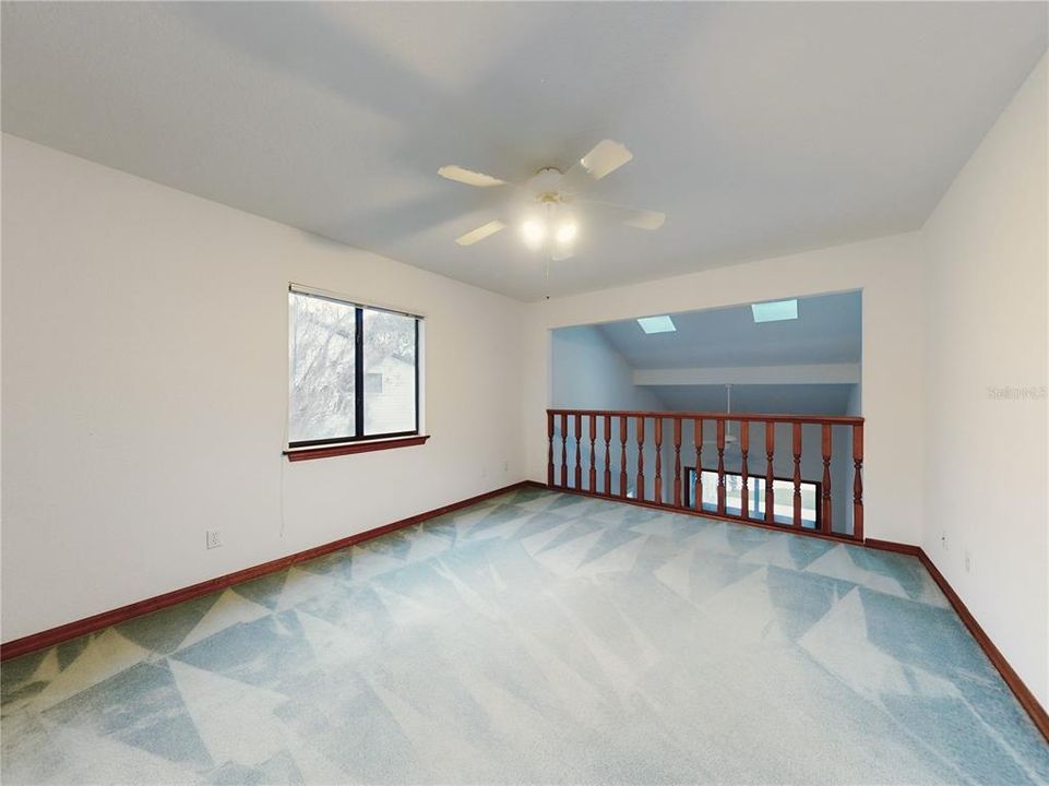 待售: $272,000 (2 贝兹, 2 浴室, 1830 平方英尺)