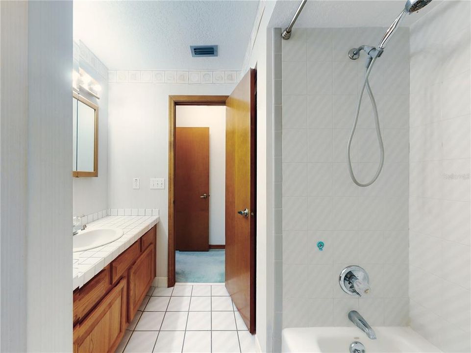 待售: $272,000 (2 贝兹, 2 浴室, 1830 平方英尺)