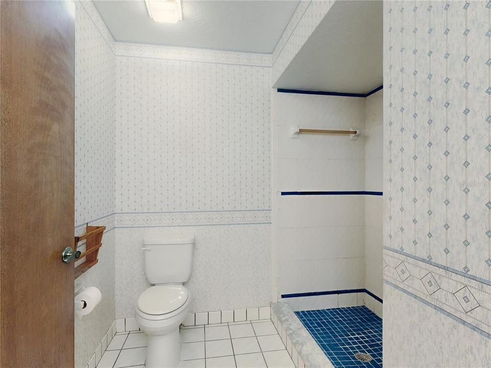 待售: $272,000 (2 贝兹, 2 浴室, 1830 平方英尺)