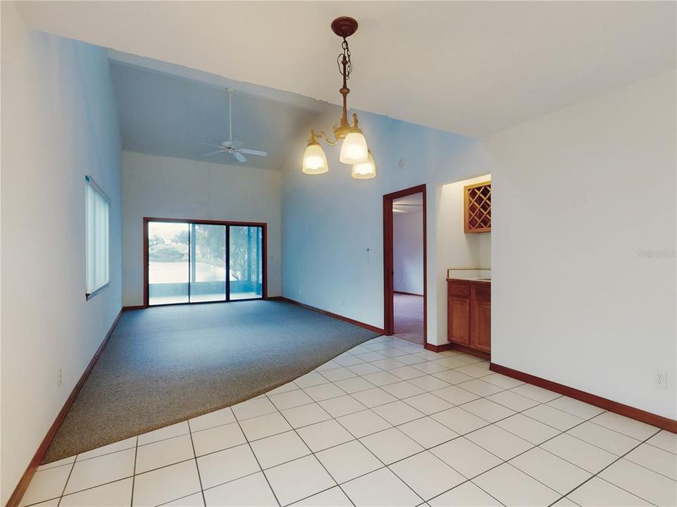 待售: $272,000 (2 贝兹, 2 浴室, 1830 平方英尺)