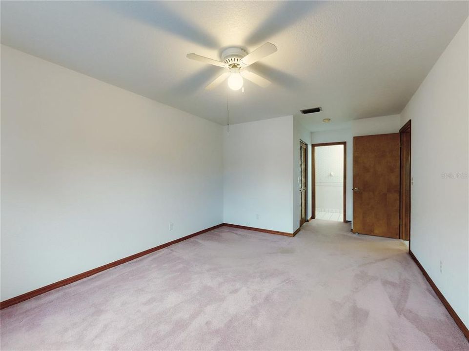 待售: $272,000 (2 贝兹, 2 浴室, 1830 平方英尺)