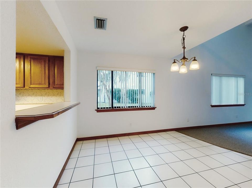 待售: $272,000 (2 贝兹, 2 浴室, 1830 平方英尺)