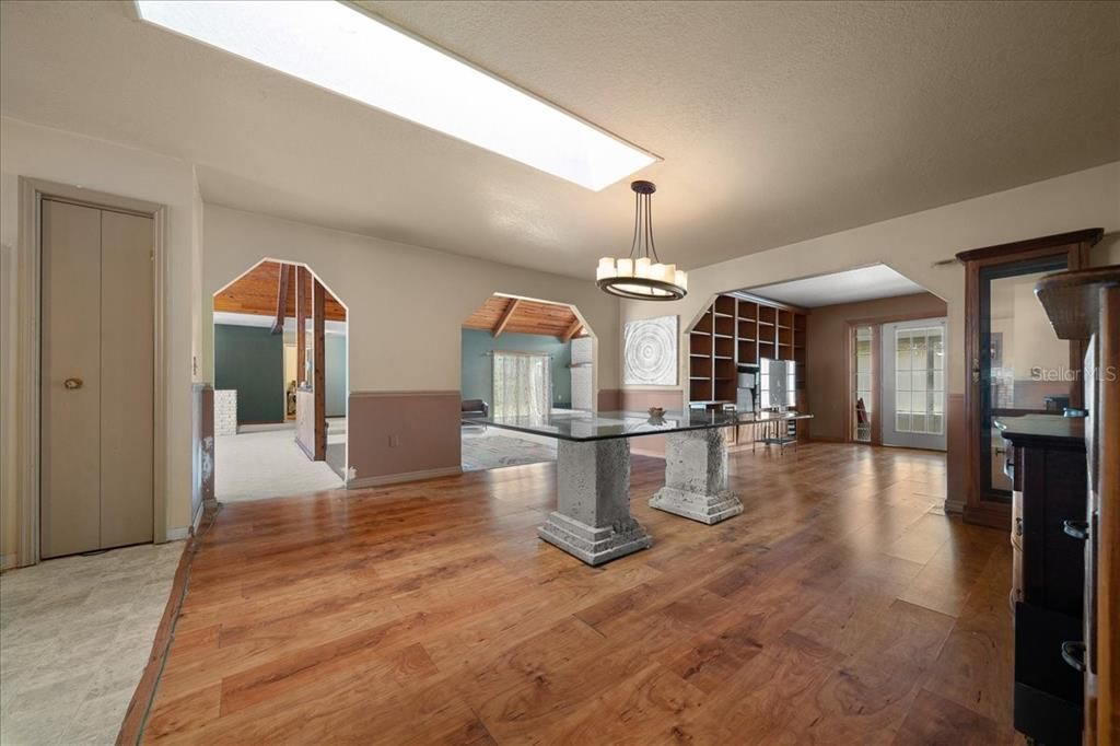 En Venta: $549,000 (5 camas, 4 baños, 4206 Pies cuadrados)