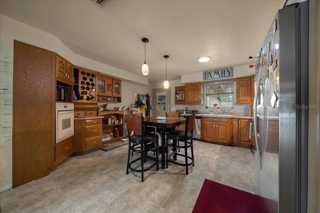 En Venta: $549,000 (5 camas, 4 baños, 4206 Pies cuadrados)