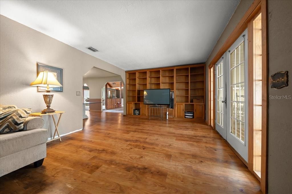 En Venta: $549,000 (5 camas, 4 baños, 4206 Pies cuadrados)