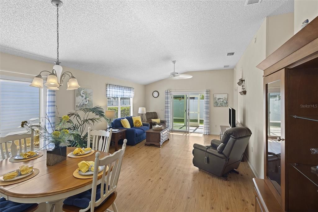 Active With Contract: $345,000 (3 beds, 2 baths, 1397 Square Feet)