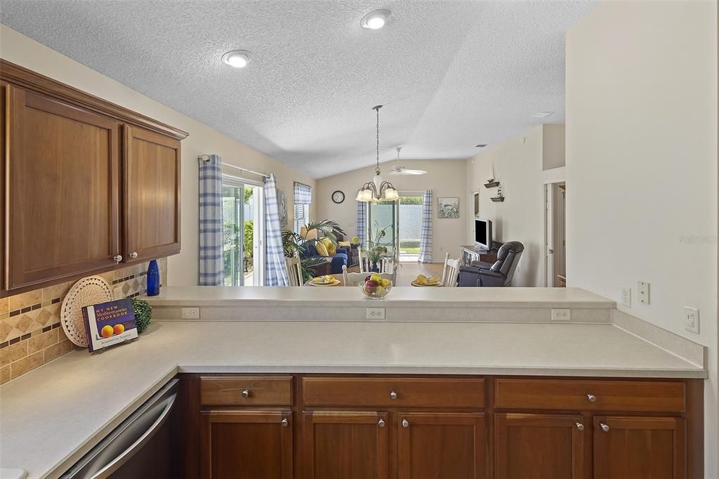 Active With Contract: $345,000 (3 beds, 2 baths, 1397 Square Feet)