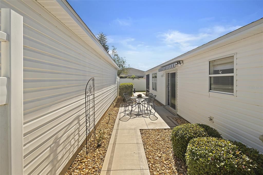 Active With Contract: $345,000 (3 beds, 2 baths, 1397 Square Feet)