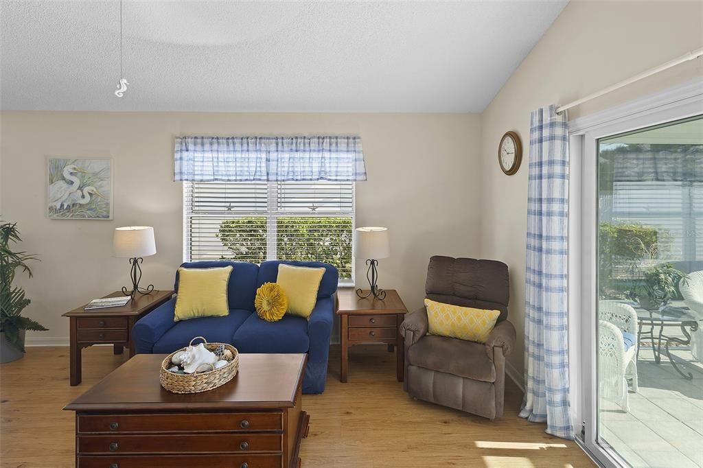 Active With Contract: $345,000 (3 beds, 2 baths, 1397 Square Feet)