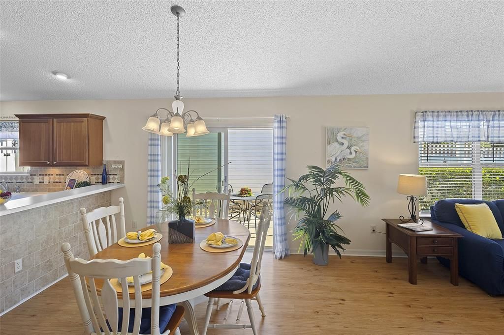 Active With Contract: $345,000 (3 beds, 2 baths, 1397 Square Feet)