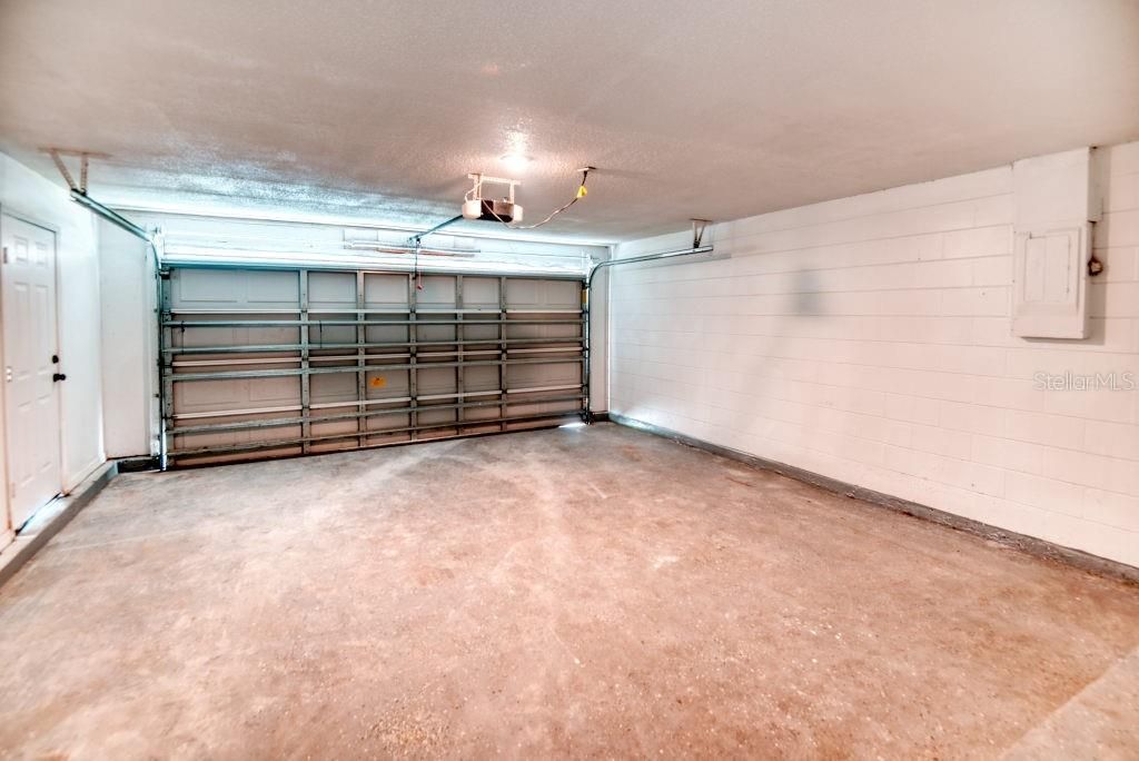 Activo con contrato: $255,000 (3 camas, 2 baños, 1437 Pies cuadrados)