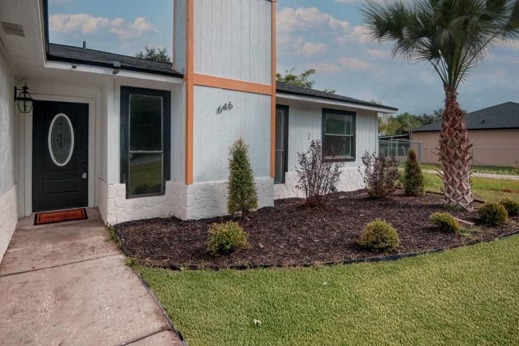 Activo con contrato: $255,000 (3 camas, 2 baños, 1437 Pies cuadrados)