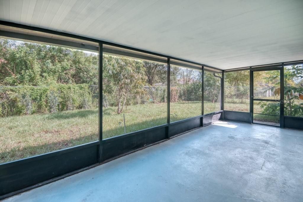 Activo con contrato: $255,000 (3 camas, 2 baños, 1437 Pies cuadrados)