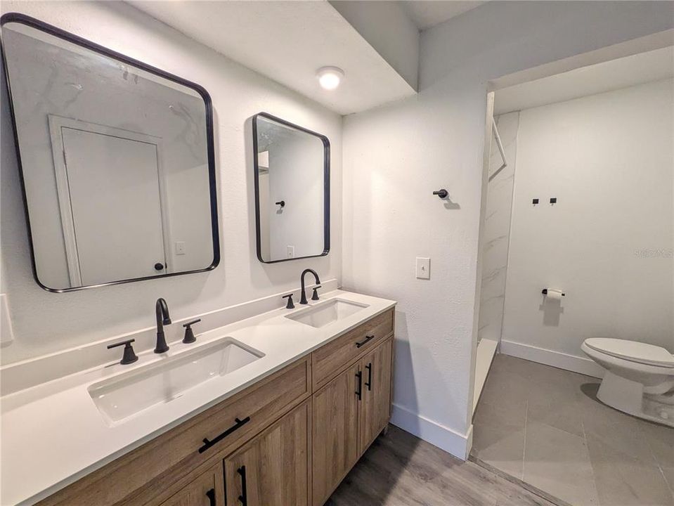 Activo con contrato: $255,000 (3 camas, 2 baños, 1437 Pies cuadrados)