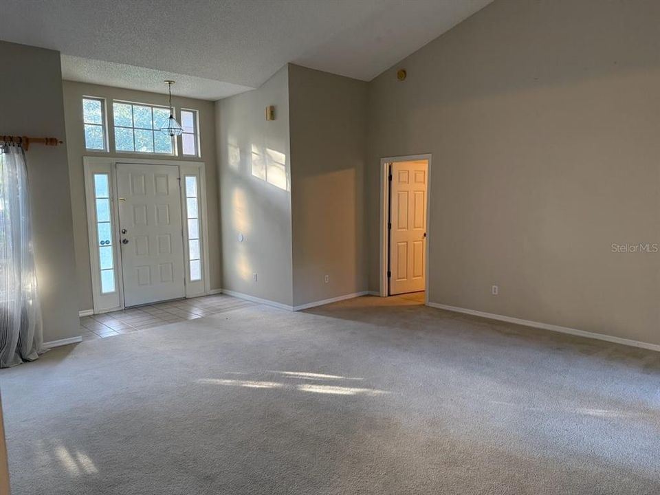 For Rent: $2,800 (3 beds, 2 baths, 2093 Square Feet)