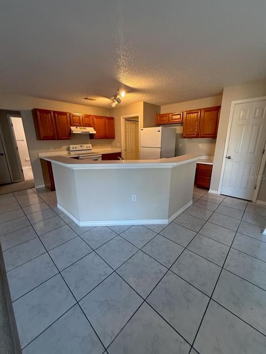 For Rent: $2,800 (3 beds, 2 baths, 2093 Square Feet)
