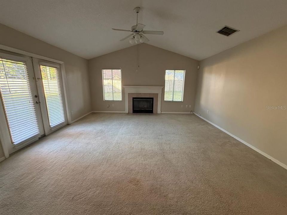 For Rent: $2,800 (3 beds, 2 baths, 2093 Square Feet)