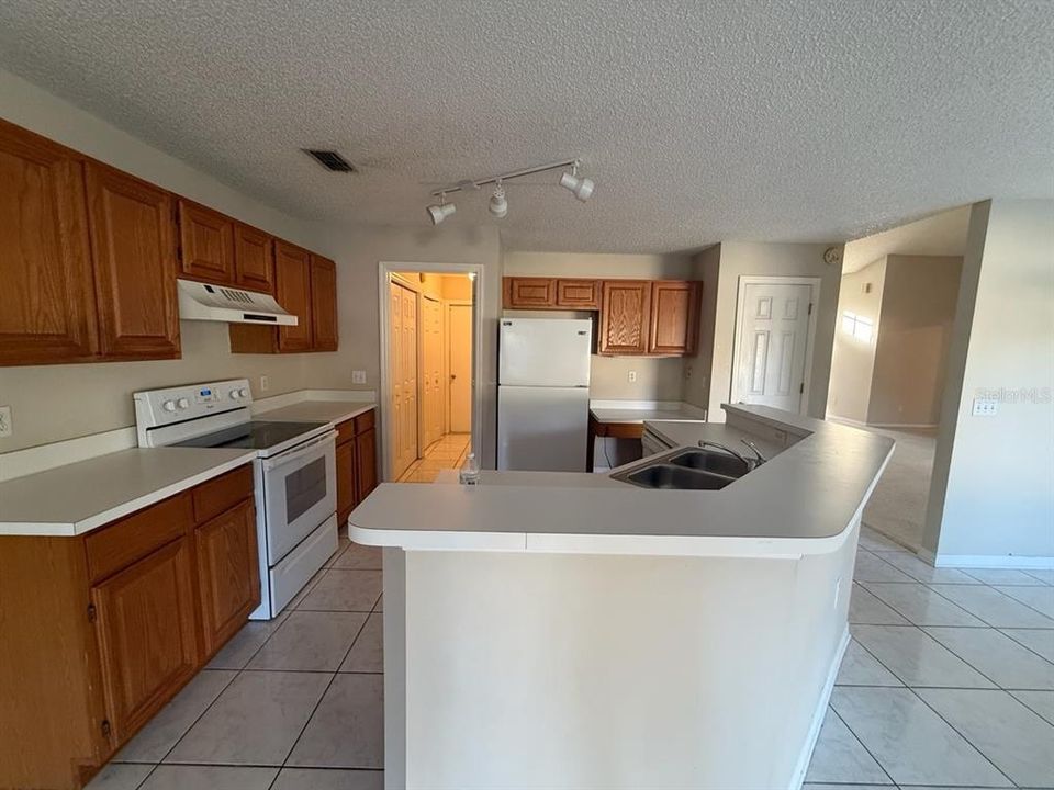 For Rent: $2,800 (3 beds, 2 baths, 2093 Square Feet)