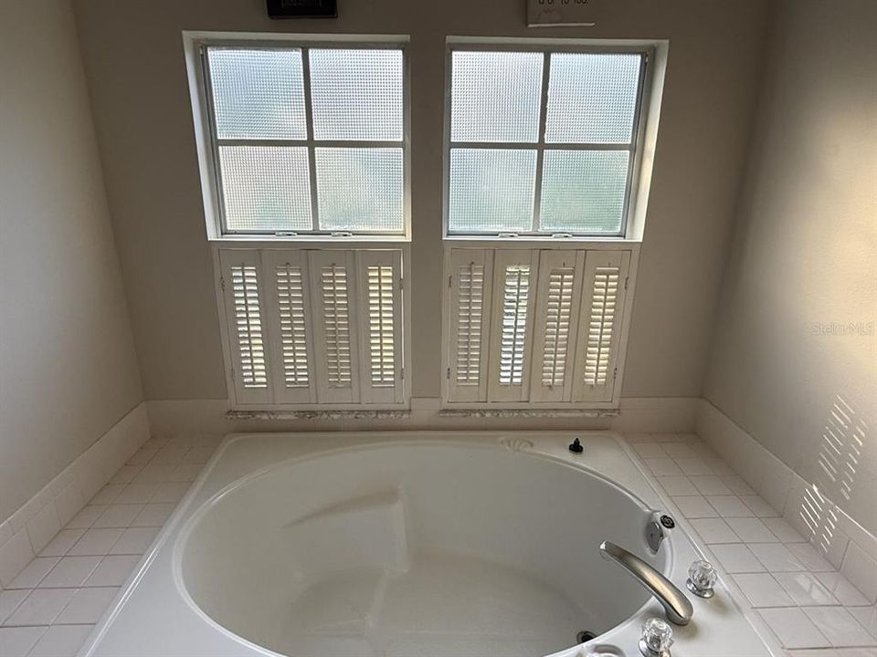 For Rent: $2,800 (3 beds, 2 baths, 2093 Square Feet)