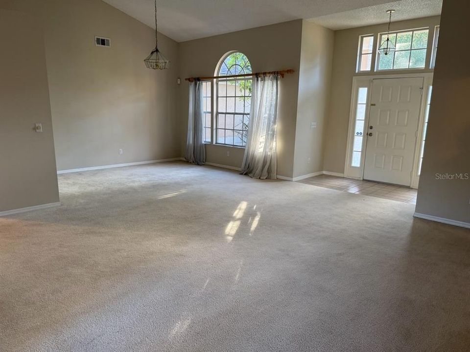 For Rent: $2,800 (3 beds, 2 baths, 2093 Square Feet)