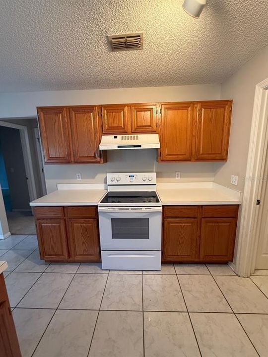 For Rent: $2,800 (3 beds, 2 baths, 2093 Square Feet)