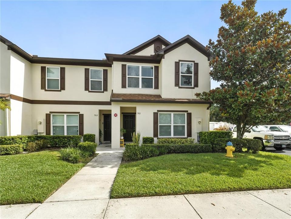 Active With Contract: $2,200 (3 beds, 3 baths, 1697 Square Feet)