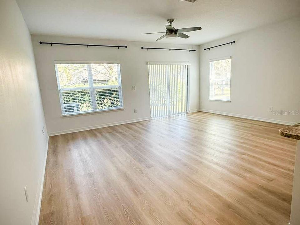 Active With Contract: $2,200 (3 beds, 3 baths, 1697 Square Feet)