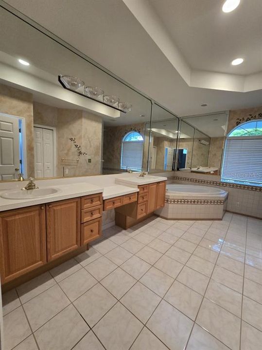 For Sale: $749,900 (3 beds, 3 baths, 3302 Square Feet)