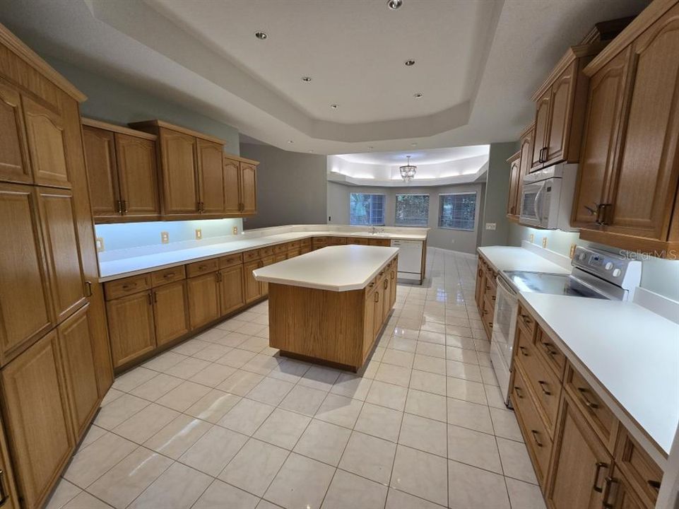 For Sale: $749,900 (3 beds, 3 baths, 3302 Square Feet)