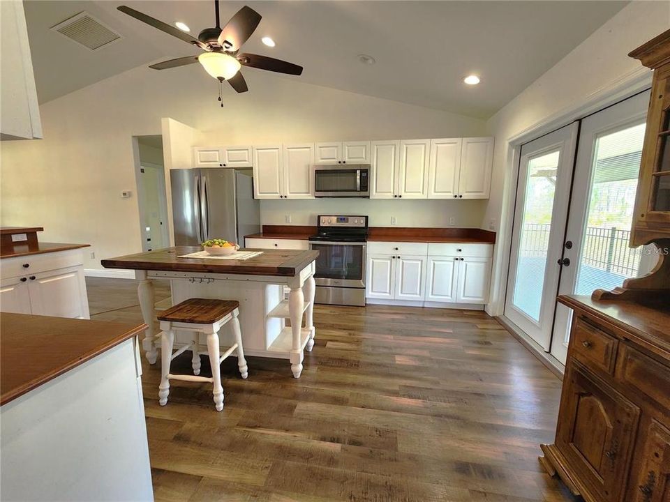 На продажу: $542,900 (3 спален, 2 ванн, 1920 Квадратных фут)