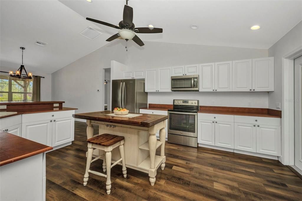 На продажу: $542,900 (3 спален, 2 ванн, 1920 Квадратных фут)