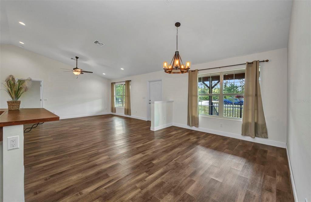 На продажу: $542,900 (3 спален, 2 ванн, 1920 Квадратных фут)