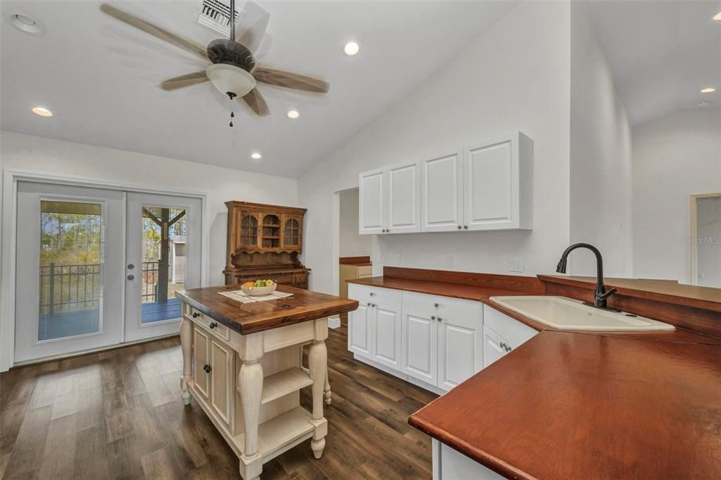 На продажу: $542,900 (3 спален, 2 ванн, 1920 Квадратных фут)