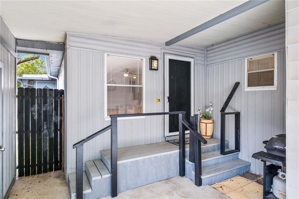 На продажу: $232,000 (2 спален, 2 ванн, 1256 Квадратных фут)