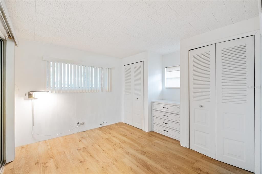 На продажу: $232,000 (2 спален, 2 ванн, 1256 Квадратных фут)