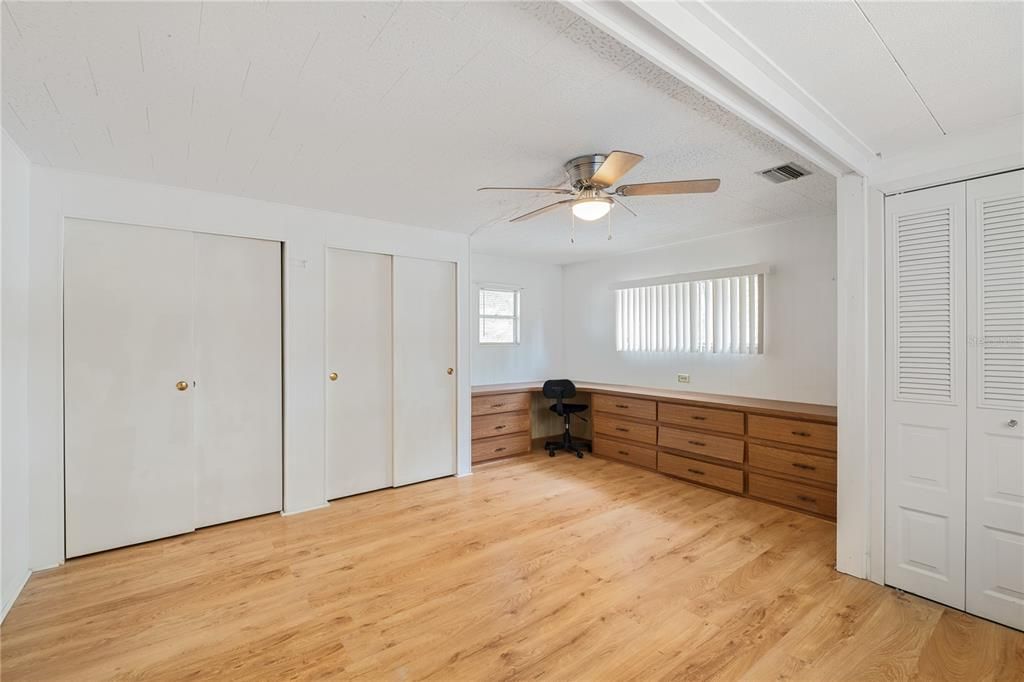 На продажу: $232,000 (2 спален, 2 ванн, 1256 Квадратных фут)