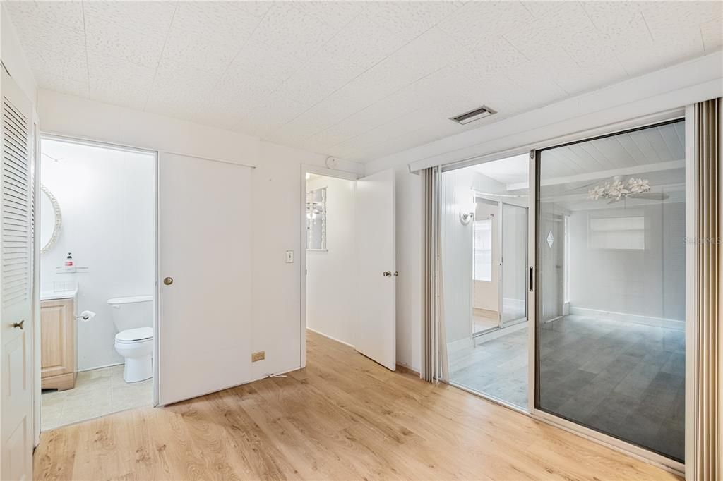 На продажу: $232,000 (2 спален, 2 ванн, 1256 Квадратных фут)