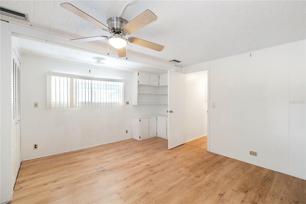 На продажу: $232,000 (2 спален, 2 ванн, 1256 Квадратных фут)