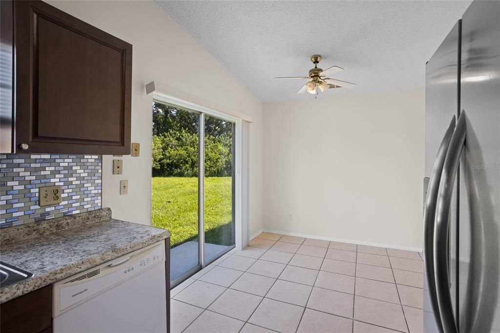 Activo con contrato: $300,000 (3 camas, 2 baños, 1216 Pies cuadrados)