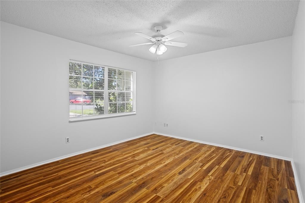 Activo con contrato: $300,000 (3 camas, 2 baños, 1216 Pies cuadrados)